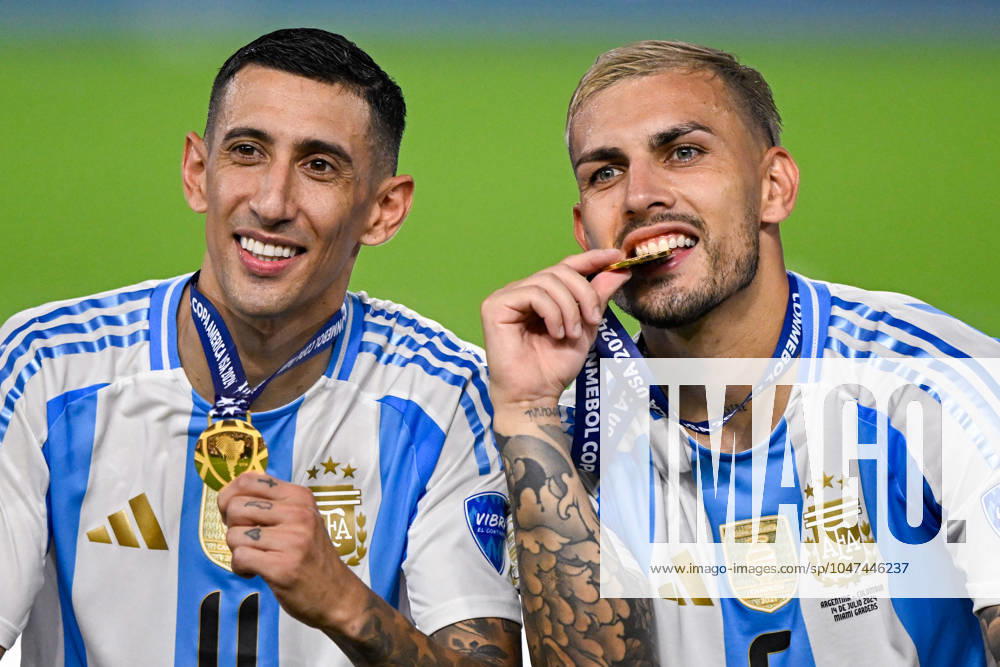 2024-07-15 Argentina v Colombia - CONMEBOL Copa America USA 2024 MIAMI GARDENS, UNITED STATES - JULY 15: Angel Di Maria of Argentina and Leandro Paredes of Argentina during the CONMEBOL Copa America USA 2024 match between Argentina and Colombia at Hard Rock Stadium on July 15, 2024 in Miami Gardens, United States. (Photo by Pablo Morano BSR Agency) Miami Gardens United States Content not available for redistribution in The Netherlands directly or indirectly through any third parties.