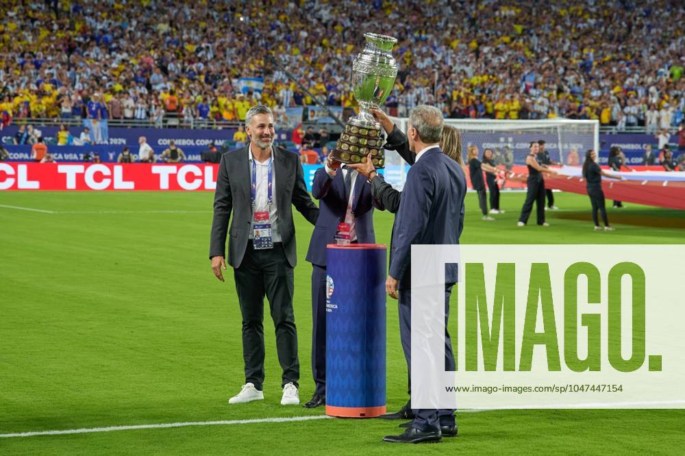 Copa America USA 2024 Argentina vs Colombia - Final Mario Yepes, Oscar Cordoba, Claudio Caniggio and Oscar Ruggeri poses with the Copa America trophy during Final match between Argentina and Colombia as part of CONMEBOL Copa America USA 2024 at Hard Rock Stadium on July 14, 2024 in Miami Gardens, Florida, United States. MIAMI GARDENS FLORIDA UNITED STATES