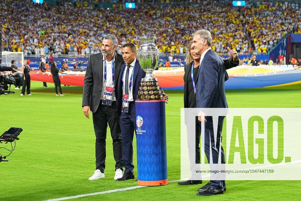Copa America USA 2024 Argentina vs Colombia - Final Mario Yepes, Oscar Cordoba, Claudio Caniggio and Oscar Ruggeri poses with the Copa America trophy during Final match between Argentina and Colombia as part of CONMEBOL Copa America USA 2024 at Hard Rock Stadium on July 14, 2024 in Miami Gardens, Florida, United States. MIAMI GARDENS FLORIDA UNITED STATES