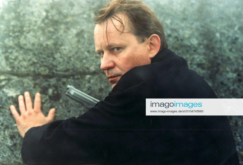 INSOMNIA STELLAN SKARSGARD INSOMNIA Date: 1997 Mandatory credit line: Image courtesy NORSK FILM Ronald Grant Archive Mary Evans