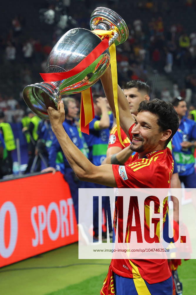 Spain England UEFA EURO 2024 Final Berlin, 14 07 2024, Olympiastadion, UEFA EURO 2024 Germany, Final, Spain England 2 1 0 0 , In the picture Jesus Navas 22, ESP with the European Championship trophy ,
