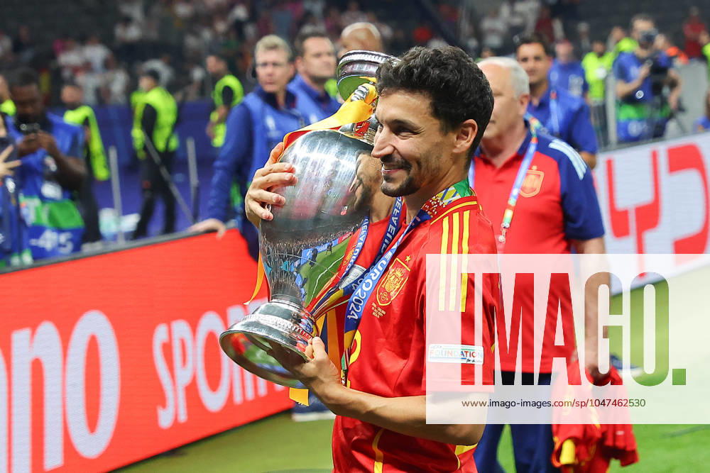 Spain England UEFA EURO 2024 Final Berlin, 14 07 2024, Olympiastadion, UEFA EURO 2024 Germany, Final, Spain England 2 1 0 0 , In the picture Jesus Navas 22, ESP with the European Championship trophy ,