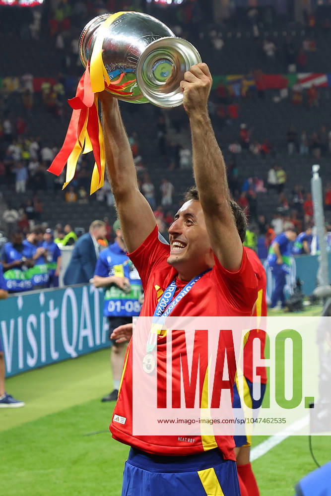 Spain England UEFA EURO 2024 Final Berlin, 14 07 2024, Olympiastadion, UEFA EURO 2024 Germany, Final, Spain England 2 1 0 0 , In the picture Mikel Oyarzabal 21, ESP with the European Championship trophy ,