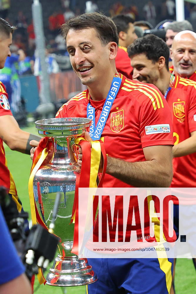 Spain England UEFA EURO 2024 Final Berlin, 14 07 2024, Olympiastadion, UEFA EURO 2024 Germany, Final, Spain England 2 1 0 0 , In the picture Mikel Oyarzabal 21, ESP with the European Championship trophy ,