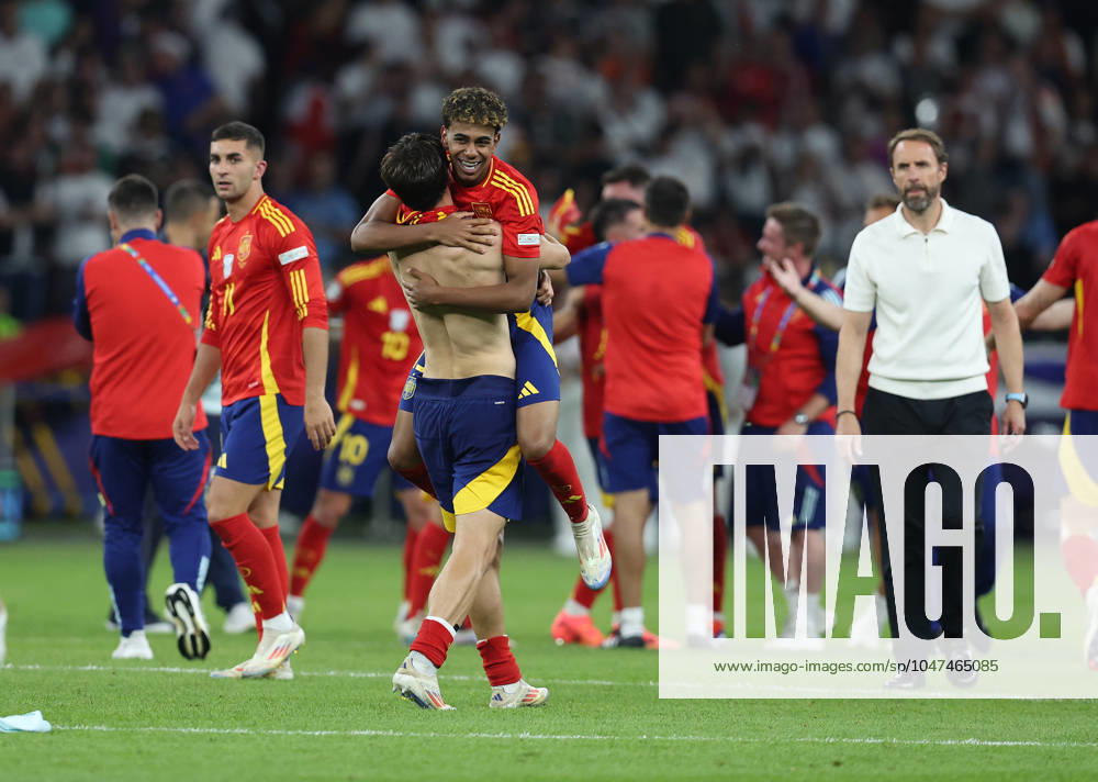 Berlin, Germany, 14th July 2024. Lamine Yamal of Spain celebrates as Gareth Southgate manager of England looks on after the UEFA European Championships final match at Olympiastadion, Berlin. Picture: Paul Terry Sportimage . SPI-3227-0235