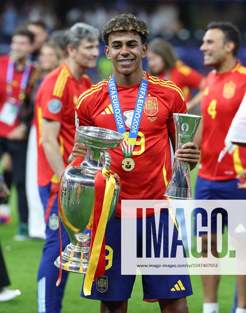 Berlin, Germany, 14th July 2024. Lamine Yamal of Spain with the trophy during the UEFA European Championships final match at Olympiastadion, Berlin. Picture: Paul Terry Sportimage . SPI-3227-0384