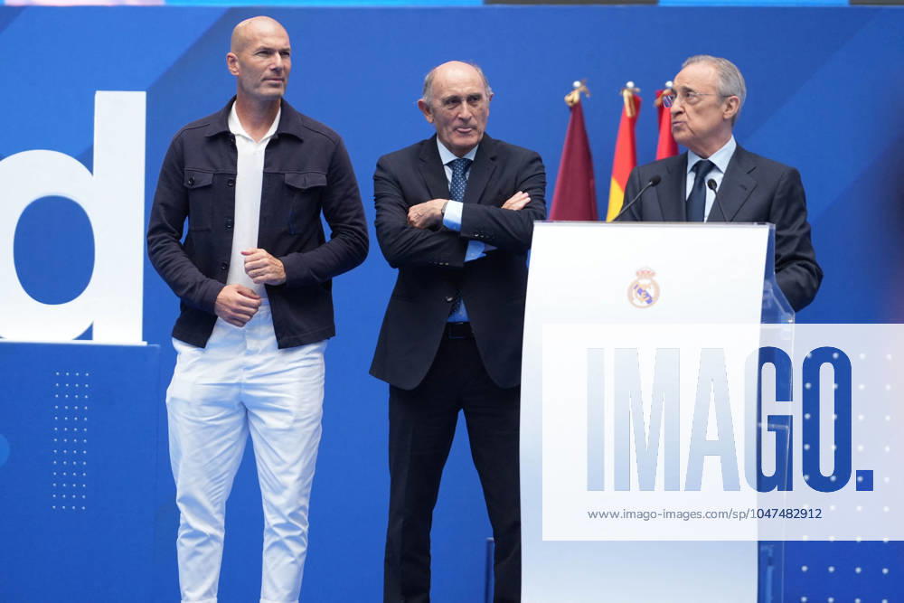Presentation Kylian Mbappe In Real Madrid - Spain Zinedine Zidane and Florentino Pérez during his presentation as a new player of Real Madrid CF at Santiago Bernabeu stadium in Madrid, Spain, on July 16, 2024. Photo by Laurent Lairys ABACAPRESS.COM Madrid Spain