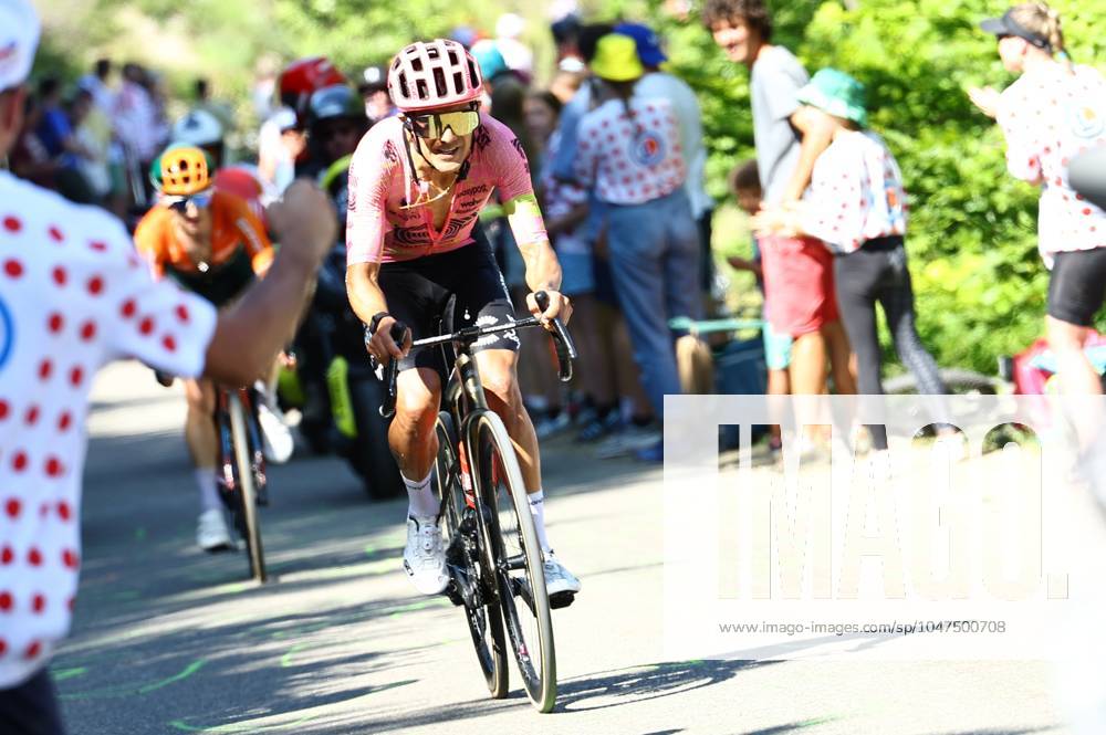Ecuadorian Richard Carapaz of EF Education-EasyPost pictured in action during stage 17 of the 2024 Tour de France cycling race, from Saint-Paul-Trois-ChÃ¢teaux to Superdevoluy (177,8 km), in France, on Wednesday 17 July 2024. The 111th edition of the Tour de France starts on Saturday 29 June and will finish in Nice, France on 21 July. DAVIDxPINTENS x96590058x