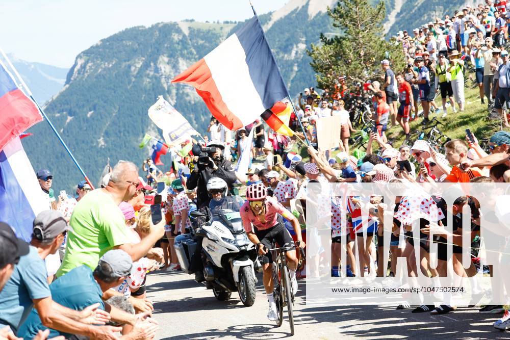 Ecuadorian Richard Carapaz of EF Education-EasyPost pictured in action during stage 17 of the 2024 Tour de France cycling race, from Saint-Paul-Trois-Châteaux to Superdevoluy (177,8 km), in France, on Wednesday 17 July 2024. The 111th edition of the Tour de France starts on Saturday 29 June and will finish in Nice, France on 21 July. DAVIDxPINTENS x96593465x