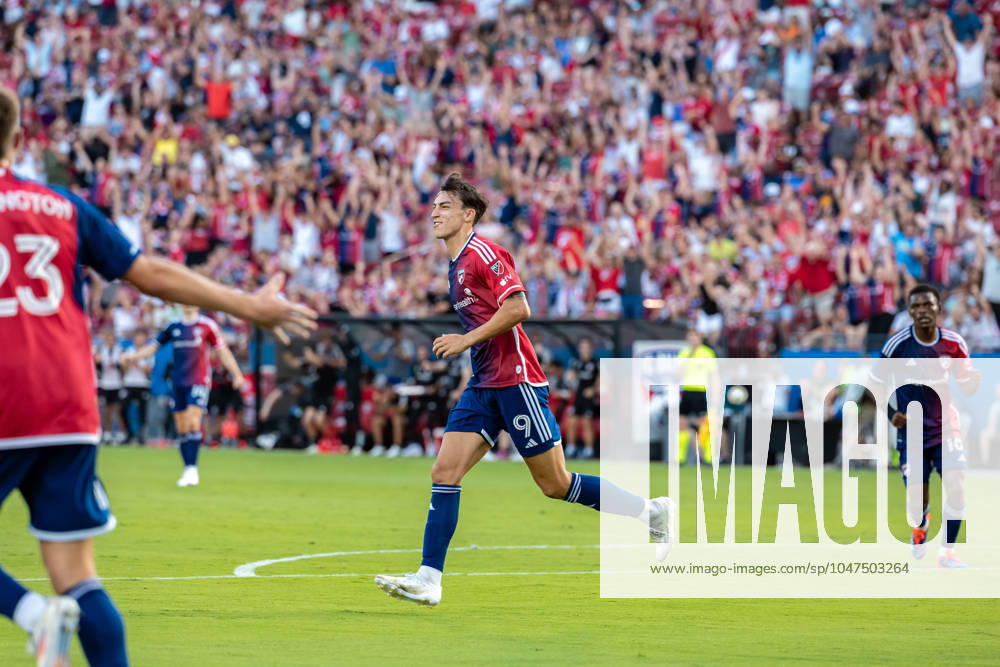 FRISCO, TX - JULY 13: FC Dallas forward Petar Musa ( 9) celebrates after scoring a first half goal during the MLS, Fussball Herren, USA soccer game between FC Dallas and the LA Galaxy on July 13, 2024 at Toyota Stadium in Frisco, TX. (Photo by Matthew Visinsky Icon Sportswire) SOCCER: JUL 13 MLS FC Dallas vs LA Galaxy Icon240713059