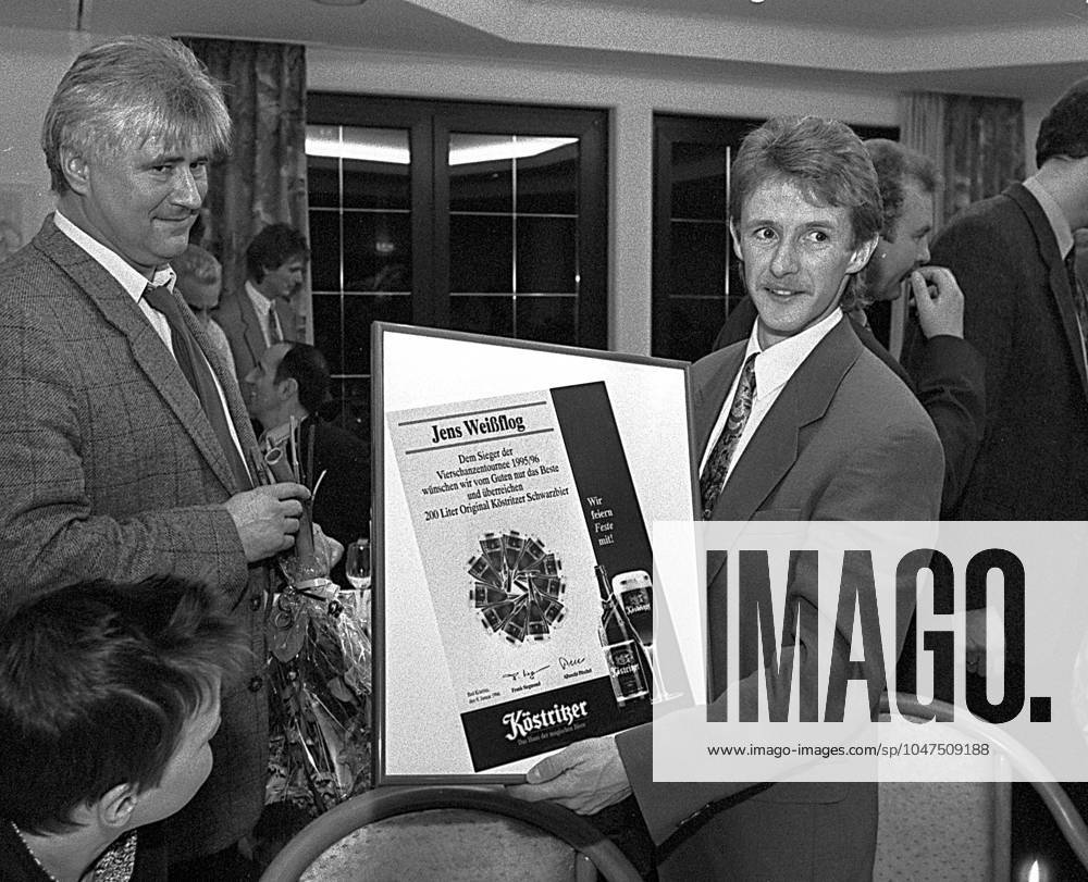 Jens Weißflug 10 01 1996,Oberwiesenthal, Markt, Thousands welcomed the exceptional ski jumper Jans Weißflog on the market after the victorious conclusion of the Four Hills Tournament, then celebrated in the Hotel 4 Jahreszeiten with prominent guests Including his wife Nicola and sons Daniel and Niklas