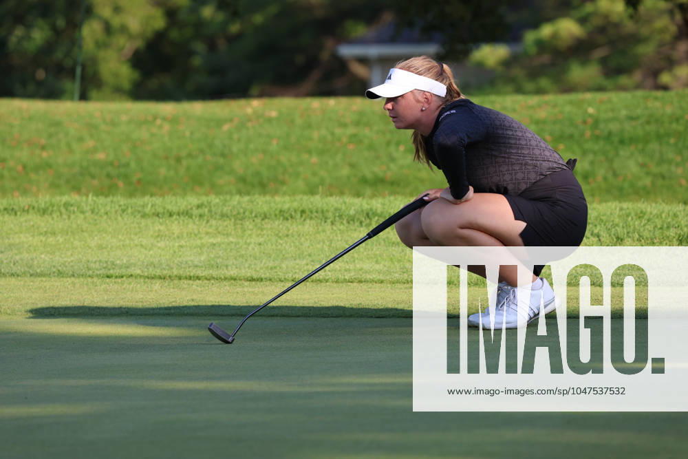 SYLVANIA, OH - JULY 18: LPGA, Golf Damen golfer Adela Cernousek putts on the 9th hole during the first round of the 2024 Dana Open on July 18, 2024, at Highland Meadows Golf Club in Sylvania, Ohio. (Photo by Brian Spurlock Icon Sportswire) GOLF: JUL 18 LPGA Dana Open Icon24071883