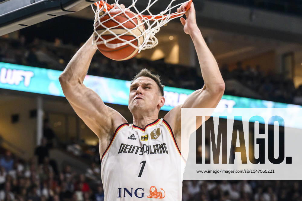 GER, Berlin, DBB, Basketball, Germany vs Japan, Basketball, Uber Arena, 19 07 2024, Laenderspiel, International friendly match men, Johannes Voigtmann D , asserts himself, basket,