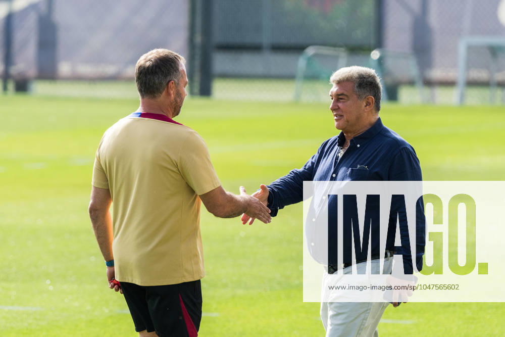 (240720) -- BARCELONA, July 20, 2024 -- FC Barcelona, Barca s head coach Hansi Flick (L) shakes hands with Joan Laporta, President of FC Barcelona, during a training session at the Joan Gamper training ground, near Barcelona, Spain, on July 19, 2024. (Photo by Xinhua) (SP)SPAIN-BARCELONA-FOOTBALL-TRAINING SESSION Joanxgosa