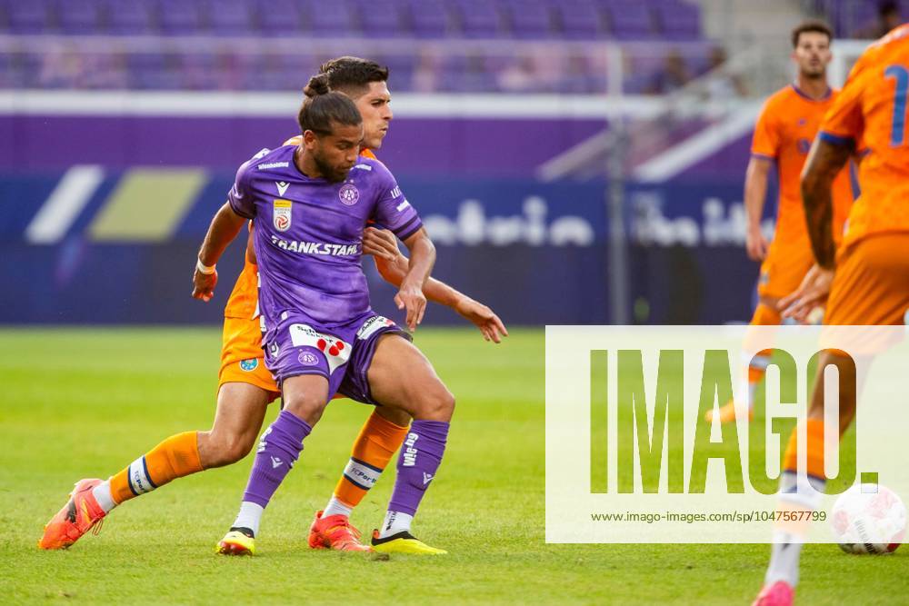 SOCCER - A.Wien vs Porto, test match VIENNA,AUSTRIA,19.JUL.24 - SOCCER - ADMIRAL Bundesliga, Primeira Liga, FK Austria Wien vs FC Porto, test match. Image shows Hakim Guenouche (A.Wien) and Fran Navarro (Porto). GEPAxpictures xPhilippxBrem