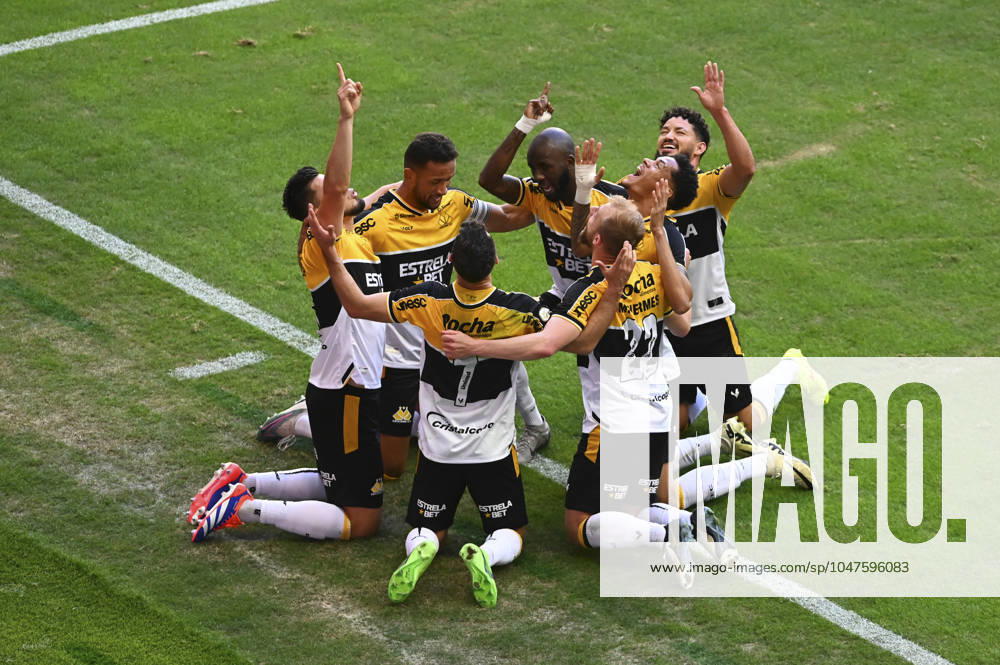 Flamengo e Criciúma campeonato Brasileiro BRASÍLIA, DF - 20.07.2024: FLAMENGO E CRICIÚMA CAMPEONATO BRASILEIRO - Photo, Cricuma goal, player Rodrigo shirt 3. This Saturday (20) Flamengo and Criciúma will compete in the 18th round of the Brazilian championship at the Mané Garrincha stadium in Brasília. (Photo: Ton Molina Fotoarena) x2577333x TonxMolina