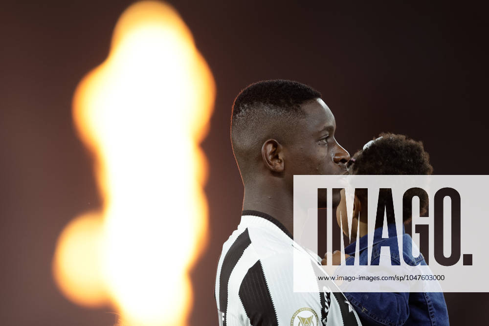 Soccer - Brasileirao 2024 - Botafogo 0:0 Internacional RIO DE JANEIRO, BRAZIL - JULY 20: LUIZ HENRIQUE of Botafogo looks on before the match between Botafogo and Internacional as part of Brasileirao 2024 at Nilton Santos Stadium on July 20, 2024 in Rio de Janeiro, Brazil. Rio de Janeiro Nilton Santos Stadium Brazil