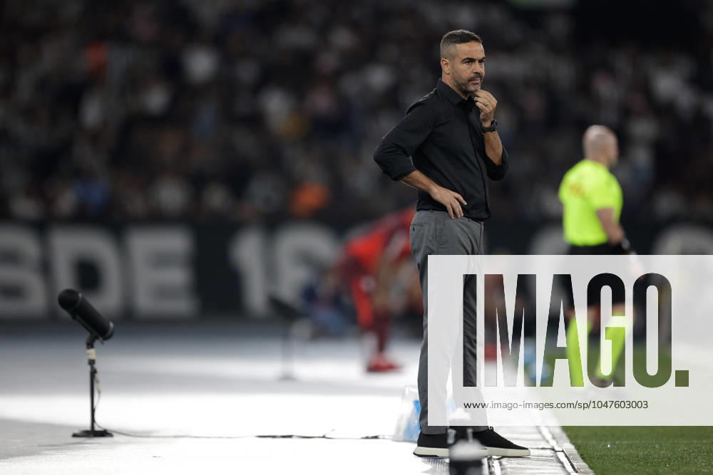 Soccer - Brasileirao 2024 - Botafogo 0:0 Internacional RIO DE JANEIRO, BRAZIL - JULY 20: ARTUR JORGE, Head Coach of Botafogo, looks on during the match between Botafogo and Internacional as part of Brasileirao 2024 at Nilton Santos Stadium on July 20, 2024 in Rio de Janeiro, Brazil. Rio de Janeiro Nilton Santos Stadium Brazil