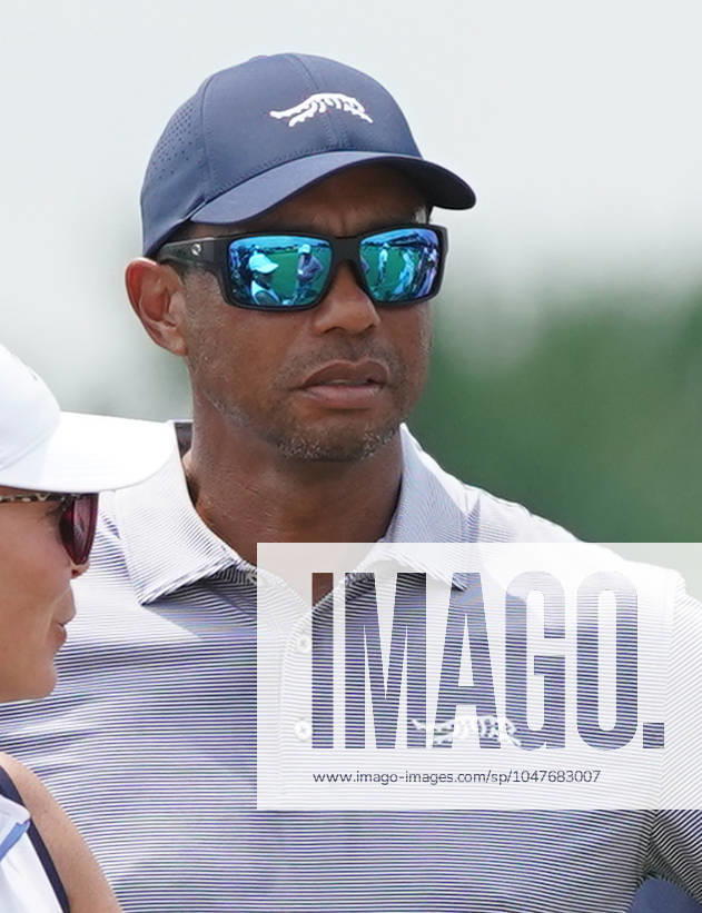 Tiger Woods watches from the gallery as his son, Charlie Woods (not pictured) tees off the 1st hole - North Course during the second round of the 2024 U.S. Junior Amateur Championship at Oakland Hills Country Club. Bloomfield Hills USA - ZUMAw109 20240723_fap_w109_010