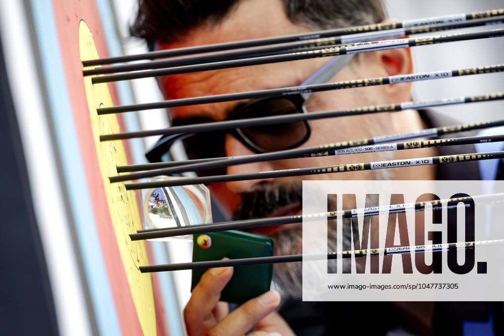 KW30 PARIS - An official looks at the arrows for the archery score during the qualifications. The archery tournament started a day before the official opening ceremony. ANP ROBIN VAN LONKHUIJSEN ANPxSportx IVx 504156218 originalFilename: 504156218