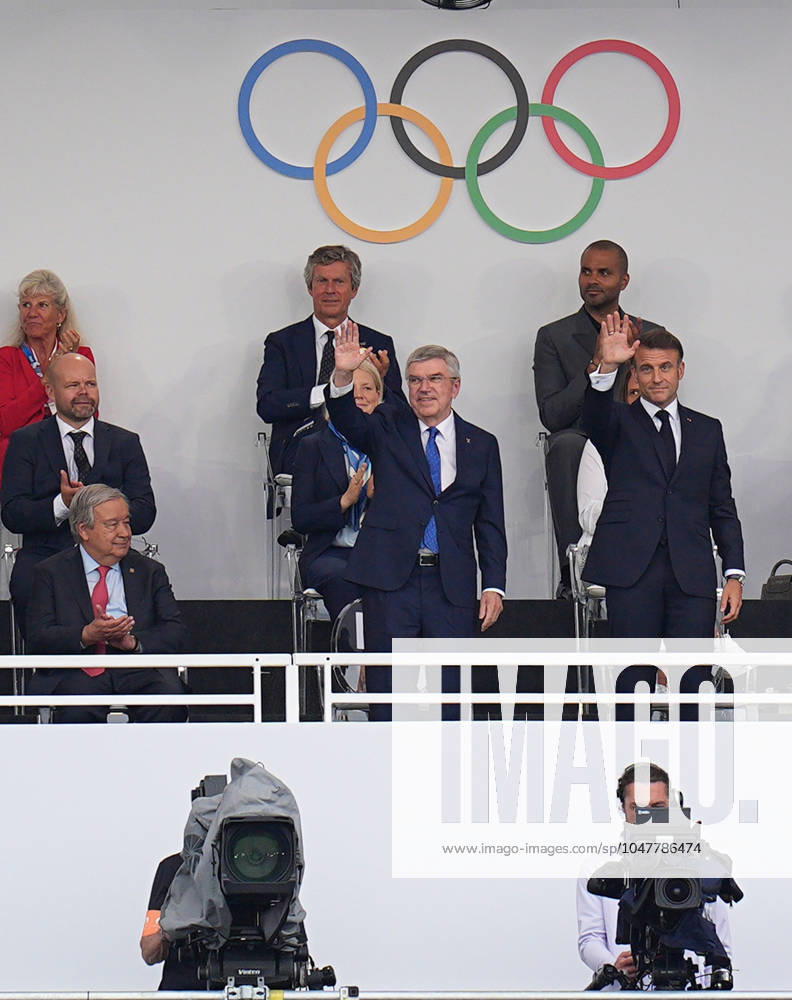 (240726) -- PARIS, July 26, 2024 -- International Olympic Committee (IOC) President Thomas Bach (C, front) and French President Emmanuel Macron (R, front) wave during the opening ceremony of the Paris 2024 Olympic Games, Olympische Spiele, Olympia, OS in Paris, France, July 26, 2024. (Photo by POOL Xinhua) (PARIS2024) FRANCE-PARIS-OLY-OPENING CEREMONY XuxChang