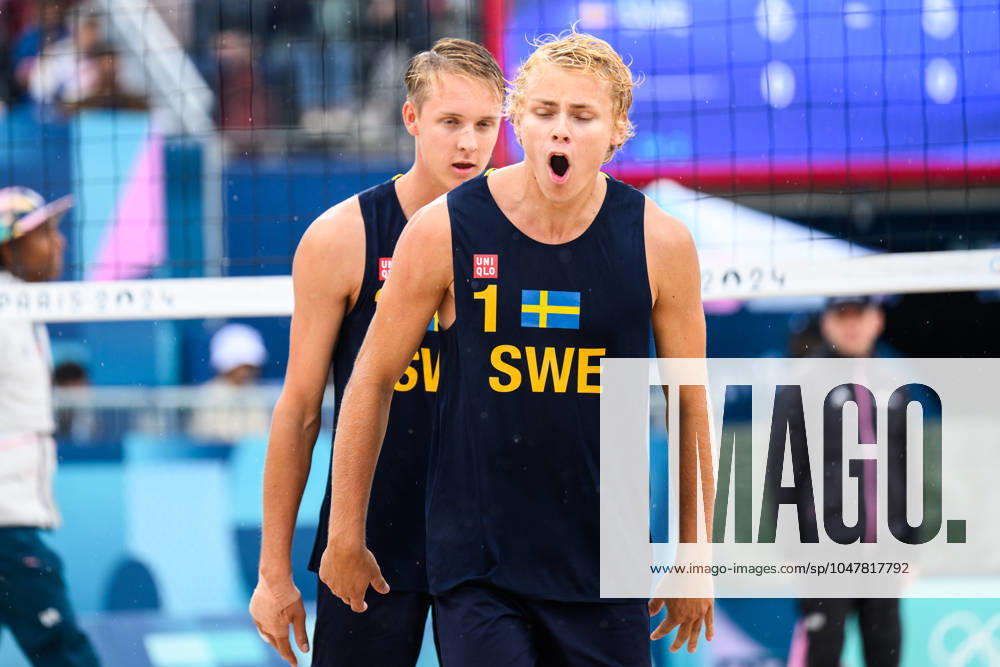 David Ahman of Sweden celebrates during the beach volleyball match between Sweden and Australia during day 1 of the Paris 2024 Olympic Games on July 27, 2024 in Paris Photo Ludvig Thunman BILDBYRAN code LT LT0644 beach volleyball beach volleyball sand volleyball olympic games olympics os ol olympiska spelen olympiske leker paris 2024 paris os paris ol 1 bbeng jubel