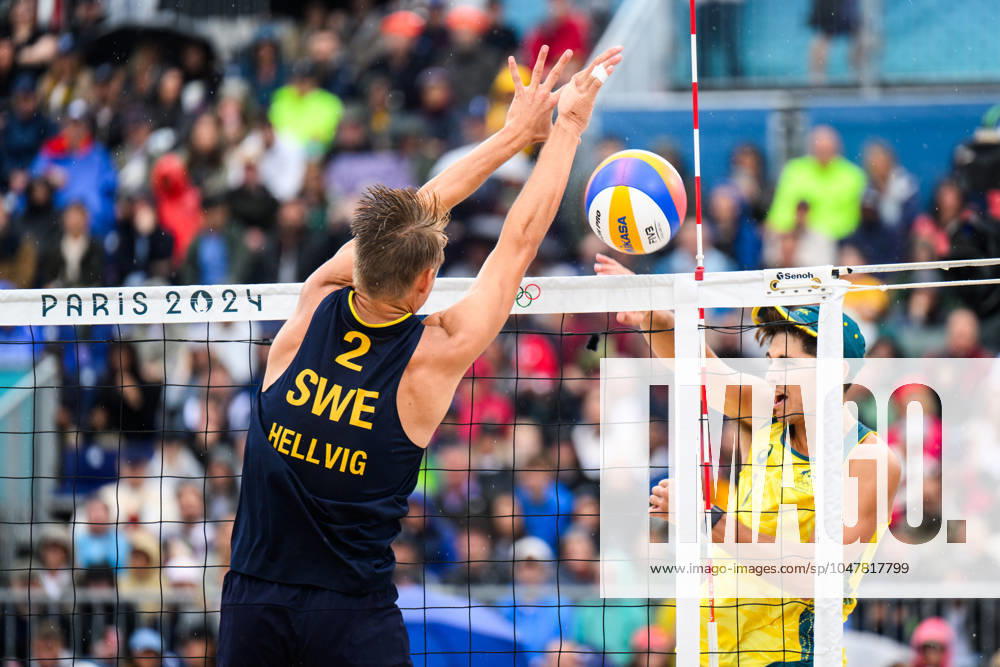 Jonatan Hellvig of Sweden and Mark Nicolaidis of Australia during the beach volleyball match between Sweden and Australia during day 1 of the Paris 2024 Olympic Games on July 27, 2024 in Paris Photo Ludvig Thunman BILDBYRAN kod LT LT0644 beachvolleyboll beach volleyball sandvolleyball olympic games olympics os ol olympiska spel olympiske leker paris 2024 paris os paris ol 1 bbeng