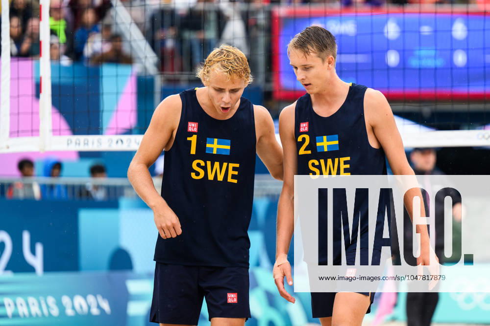 David Ahman and Jonatan Hellvig of Sweden during the beach volleyball match between Sweden and Australia during day 1 of the Paris 2024 Olympic Games on July 27, 2024 in Paris Photo Ludvig Thunman BILDBYRAN code LT LT0644 beachvolleyboll beach volleyball sandvolleyball olympic games olympics os ol olympiska spel olympiske leker paris 2024 paris os paris ol 1 bbeng