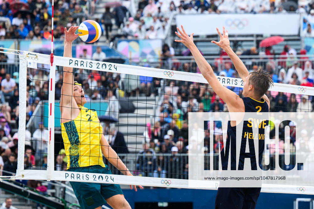 Isaac Carracher of Australia and Jonatan Hellvig of Sweden during the beach volleyball match between Sweden and Australia during day 1 of the Paris 2024 Olympic Games on July 27, 2024 in Paris Photo Ludvig Thunman BILDBYRAN kod LT LT0644 beachvolleyboll beach volleyball sandvolleyball olympic games olympics os ol olympiska spel olympiske leker paris 2024 paris os paris ol 1 bbeng
