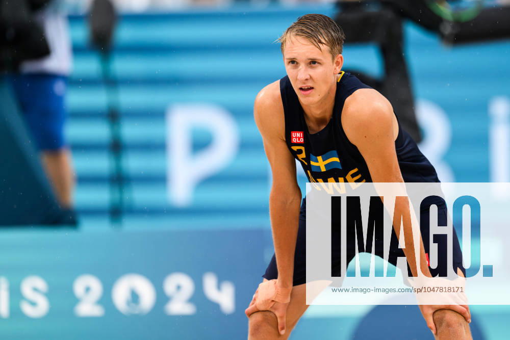Jonatan Hellvig of Sweden during the beach volleyball match between Sweden and Australia during day 1 of the Paris 2024 Olympic Games on July 27, 2024 in Paris Photo Ludvig Thunman BILDBYRAN code LT LT0644 beachvolleyboll beach volleyball sandvolleyball olympic games olympics os ol olympiska spelen olympiske leker paris 2024 paris os paris ol 1 bbeng