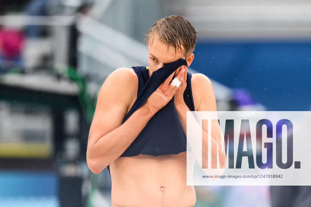 Jonatan Hellvig of Sweden looks dejected during the beach volleyball match between Sweden and Australia during day 1 of the Paris 2024 Olympic Games on July 27, 2024 in Paris Photo Ludvig Thunman BILDBYRAN code LT LT0644 beachvolleyboll beach volleyball sandvolleyball olympic games olympics os ol olympiska spel olympiske leker paris 2024 paris os paris ol 1 bbeng depp