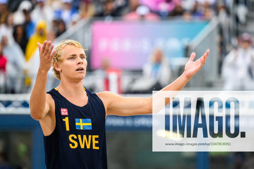 David Ahman of Sweden reacts during the beach volleyball match between Sweden and Australia during day 1 of the Paris 2024 Olympic Games on July 27, 2024 in Paris Photo Ludvig Thunman BILDBYRAN code LT LT0644 beach volleyball beach volleyball sand volleyball olympic games olympics os ol olympiska spelen olympiske leker paris 2024 paris os paris ol 1 bbeng