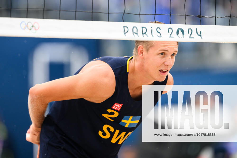 Jonatan Hellvig of Sweden during the beach volleyball match between Sweden and Australia during day 1 of the Paris 2024 Olympic Games on July 27, 2024 in Paris Photo Ludvig Thunman BILDBYRAN code LT LT0644 beachvolleyboll beach volleyball sandvolleyball olympic games olympics os ol olympiska spelen olympiske leker paris 2024 paris os paris ol 1 bbeng