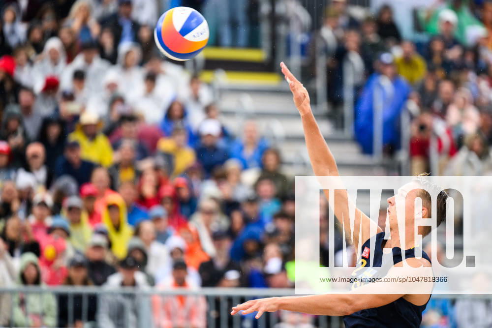 Jonatan Hellvig of Sweden during the beach volleyball match between Sweden and Australia during day 1 of the Paris 2024 Olympic Games on July 27, 2024 in Paris Photo Ludvig Thunman BILDBYRAN code LT LT0644 beachvolleyboll beach volleyball sandvolleyball olympic games olympics os ol olympiska spelen olympiske leker paris 2024 paris os paris ol 1 bbeng