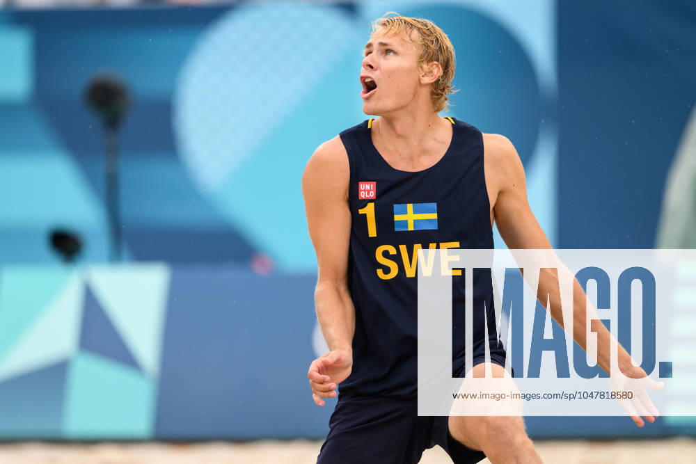 David Ahman of Sweden during the beach volleyball match between Sweden and Australia during day 1 of the Paris 2024 Olympic Games on July 27, 2024 in Paris Photo Ludvig Thunman BILDBYRAN code LT LT0644 beachvolleyboll beach volleyball sandvolleyball olympic games olympics os olympiska spel olympiske leker paris 2024 paris os paris ol 1 bbeng