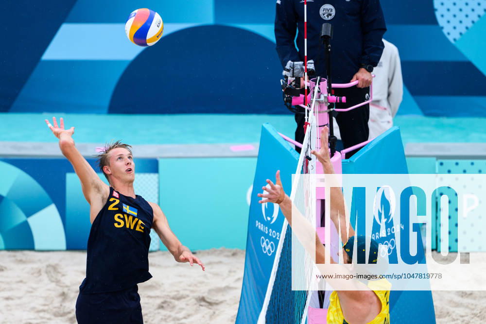 Jonatan Hellvig of Sweden during the beach volleyball match between Sweden and Australia during day 1 of the Paris 2024 Olympic Games on July 27, 2024 in Paris Photo Ludvig Thunman BILDBYRAN code LT LT0644 beachvolleyboll beach volleyball sandvolleyball olympic games olympics os ol olympiska spelen olympiske leker paris 2024 paris os paris ol 1 bbeng