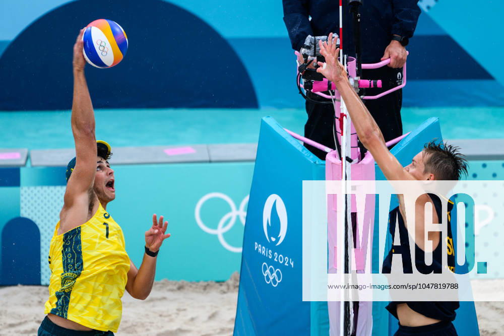 Mark Nicolaidis of Australia and Jonatan Hellvig of Sweden during the beach volleyball match between Sweden and Australia during day 1 of the Paris 2024 Olympic Games on July 27, 2024 in Paris Photo Ludvig Thunman BILDBYRAN kod LT LT0644 beachvolleyboll beach volleyball sandvolleyball olympic games olympics os ol olympiska spel olympiske leker paris 2024 paris os paris ol 1 bbeng
