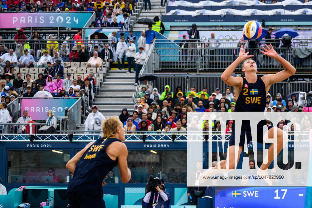 David Ahman and Jonatan Hellvig of Sweden during the beach volleyball match between Sweden and Australia during day 1 of the Paris 2024 Olympic Games on July 27, 2024 in Paris Photo Ludvig Thunman BILDBYRAN code LT LT0644 beachvolleyboll beach volleyball sandvolleyball olympic games olympics os ol olympiska spel olympiske leker paris 2024 paris os paris ol 1 bbeng