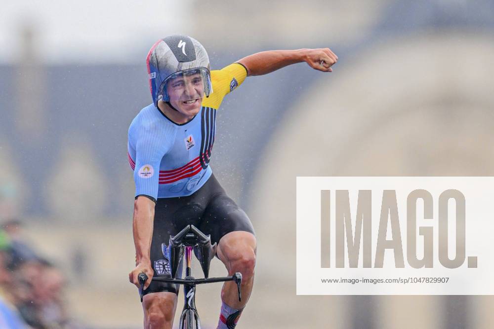 KW30 Paris 2024 Olympic Games, Olympische Spiele, Olympia, OS - 27 07 2024 PARIS, FRANCE - JULY 27 : Evenepoel Remco (BEL) Cycling - Road - Individual Time Trial (Male) celebrating his victory pictured during the XXXIII Paris 2024 Summer Olympic Games on July 27, 2024 in Paris, France, 27 07 2024 Paris France
