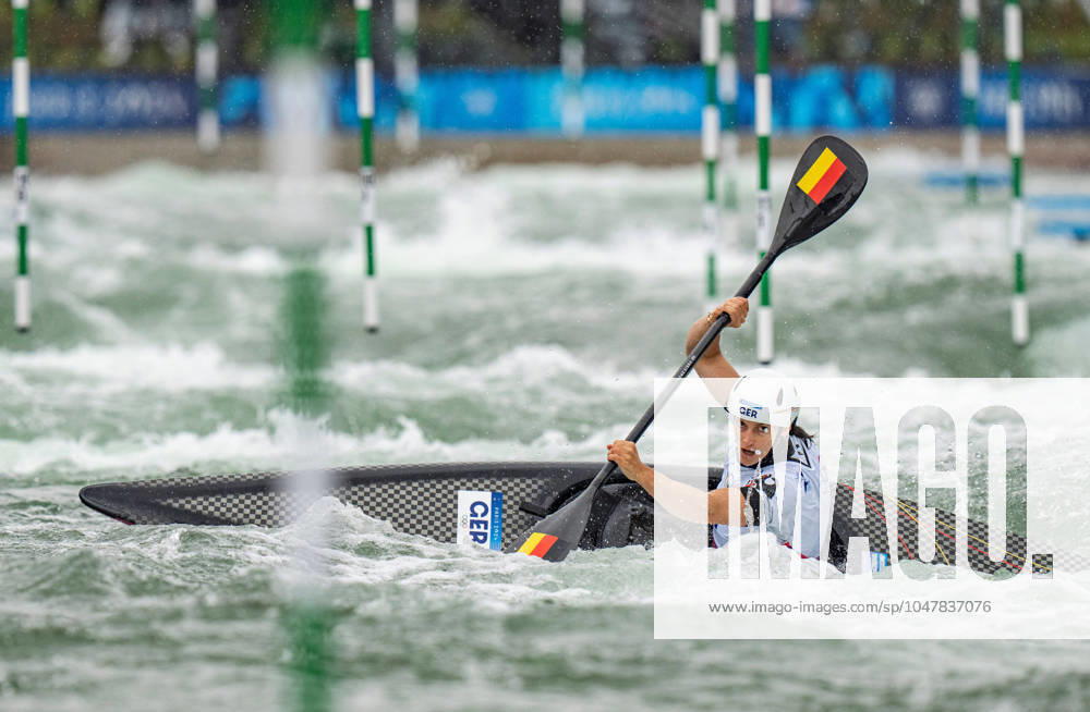 KW30 (240727) -- VAIRES-SUR-MARNE, July 27, 2024 -- Ricarda Funk of Germany competes during the women s kayak single heat of canoe slalom at the Paris 2024 Olympic Games, Olympische Spiele, Olympia, OS in Vaires-sur-Marne, France, on July 27, 2024. ) (PARIS2024) FRANCE-VAIRES-SUR-MARNE-CANOE SLALOM-HEATS SunxFei