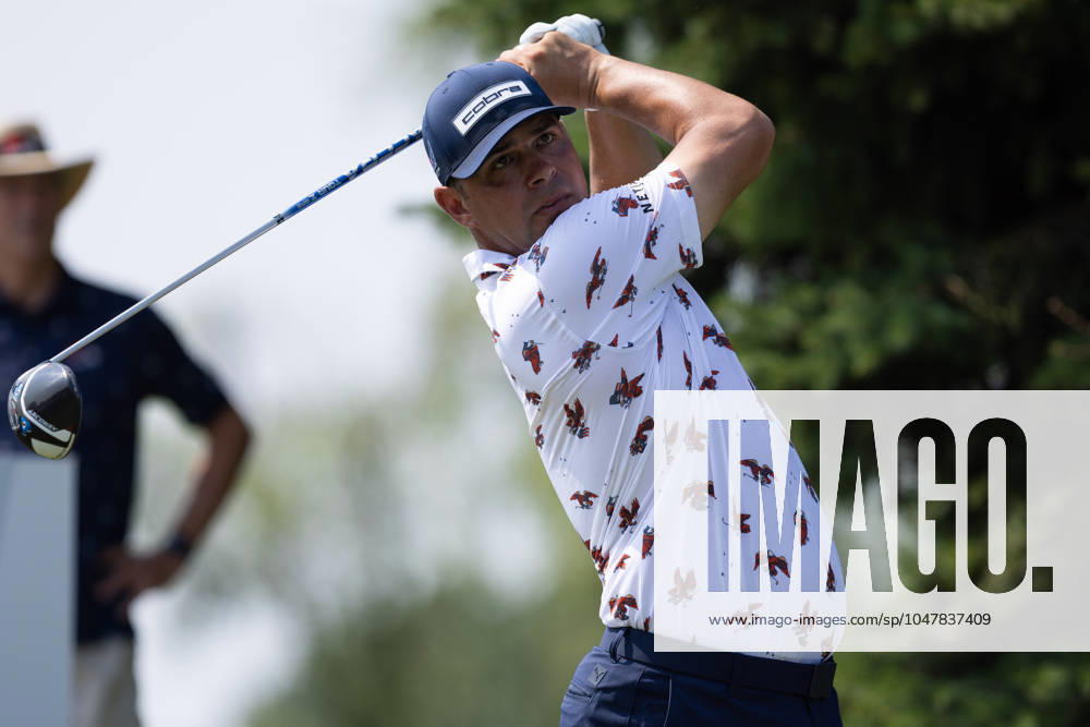 BLAINE, MN - JULY 27: Gary Woodland hits a tee shot on the second hole during the third round of the 3M Open at TPC Twin Cities on July 27, 2024 in Blaine, Minnesota. (Photo by Bailey Hillesheim Icon Sportswire) GOLF: JUL 27 PGA, Golf Herren 3M Open Round 3 Icon2407270143