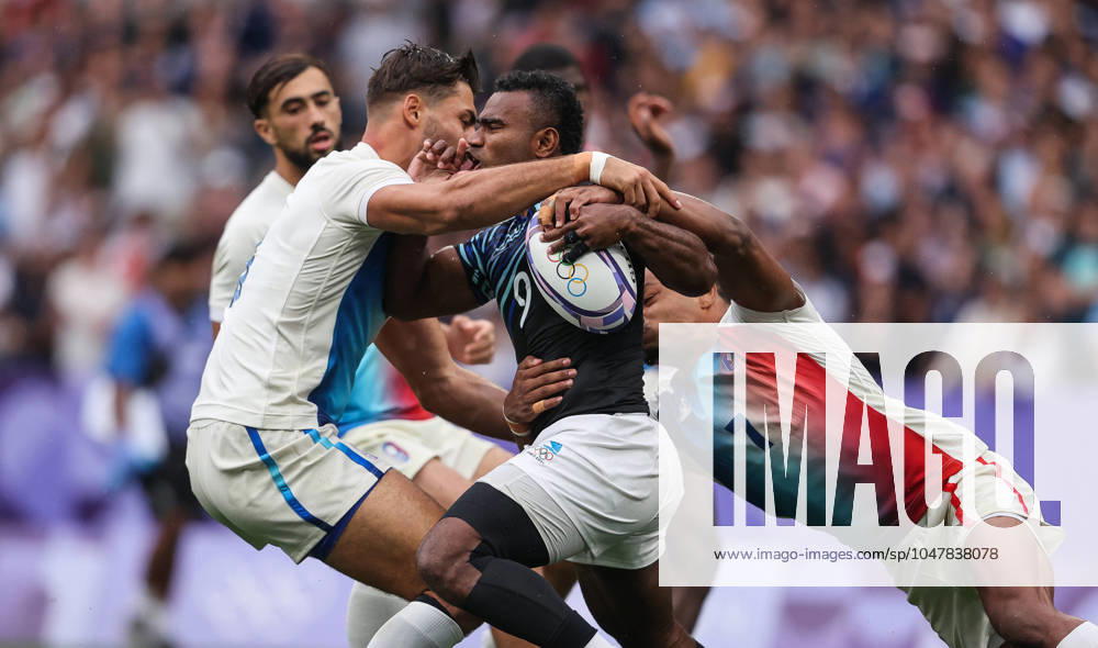 Paris 2024 Olympic Games, Olympische Spiele, Olympia, OS Stade de France, Saint-Denis, Paris, France 27 7 2024 Mens Rugby Sevens - Gold Medal Match France vs Fiji Frances Antoine Zeghdar and Jefferson-Lee Joseph with Jerry Tuwai of Fiji Antoine Zeghdar and Jefferson-Lee Joseph with Jerry Tuwai 27 7 2024
