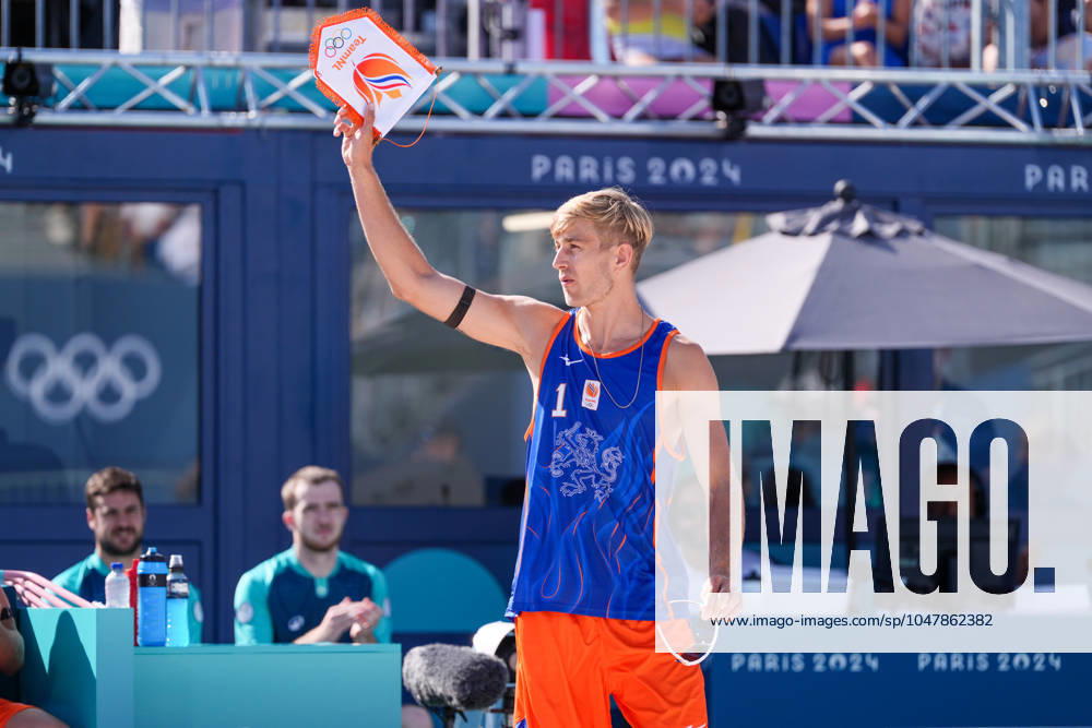 2024-07-28 Beach Volleybal - Olympic Games, Olympische Spiele, Olympia, OS Paris 2024 - Day 2 PARIS, FRANCE - JULY 28: Steven van de Velde of the Netherlands competing in the Men s Preliminary Phase during Day 2 of Beach Volleybal - Olympic Games Paris 2024 at Eiffel Tower Stadium on July 28, 2024 in Paris, France. (Photo by Joris Verwijst BSR Agency) Paris France Content not available for redistribution in The Netherlands directly or indirectly through any third parties.