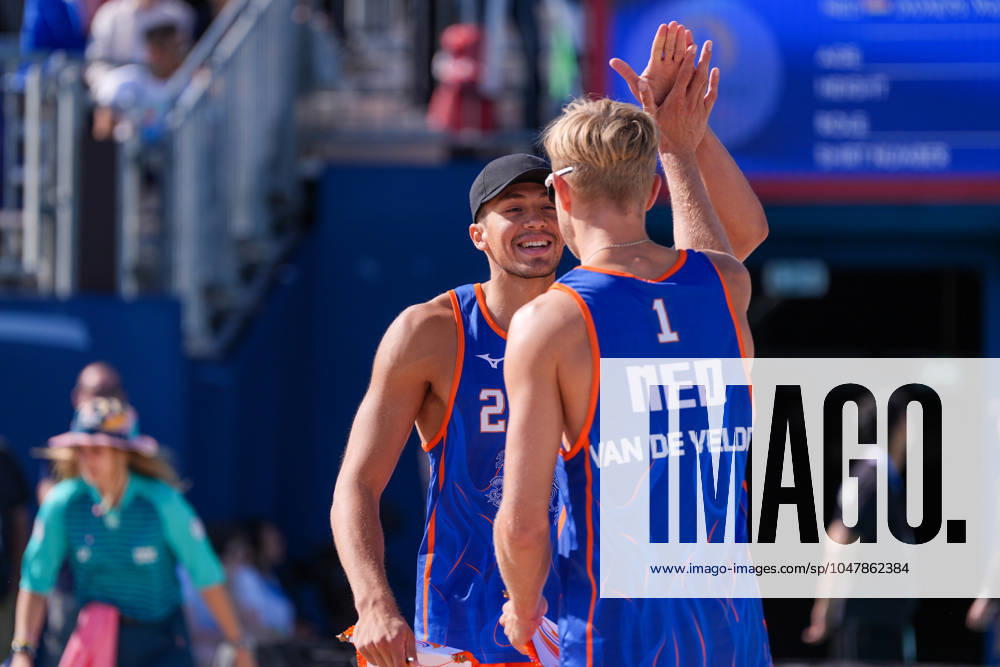 2024-07-28 Beach Volleybal - Olympic Games, Olympische Spiele, Olympia, OS Paris 2024 - Day 2 PARIS, FRANCE - JULY 28: Matthew Immers of the Netherlands celebrates with Steven van de Velde competing in the Men s Preliminary Phase during Day 2 of Beach Volleybal - Olympic Games Paris 2024 at Eiffel Tower Stadium on July 28, 2024 in Paris, France. (Photo by Joris Verwijst BSR Agency) Paris France Content not available for redistribution in The Netherlands directly or indirectly through any third parties.
