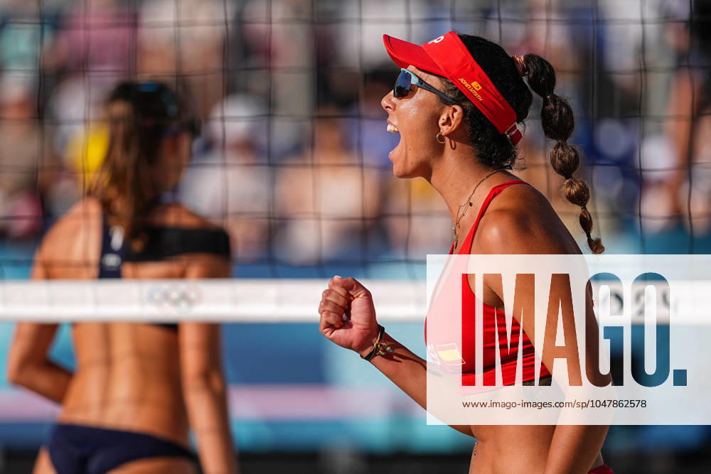 Fernandez Steiner Liliana of Spain gestures during Beach volleyball, Beachvolleyball women s preliminary phase - Pool A on Eiffel Tower Stadium - Centre Court during the Paris 2024 Olympics Games on July 28, 2024 in Paris, France. Paris FRANCE - ZUMAa181 20240728_zaa_a181_006