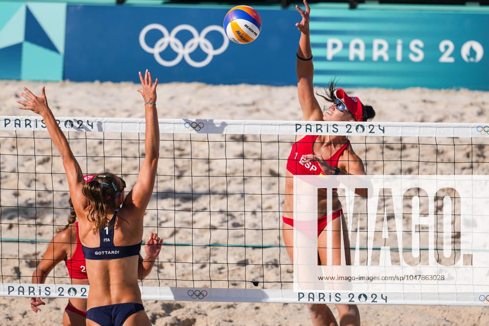 Fernandez Steiner Liliana of Spain in action during Beach volleyball, Beachvolleyball women s preliminary phase - Pool A on Eiffel Tower Stadium - Centre Court during the Paris 2024 Olympics Games on July 28, 2024 in Paris, France. Paris FRANCE - ZUMAa181 20240728_zaa_a181_008