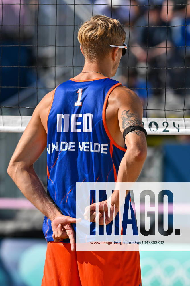 Olympic Games Beach Volleyball Paris 28 07 2024 Preliminary round, men, NED vs ITA, Steven Van De Velde, hand signal,