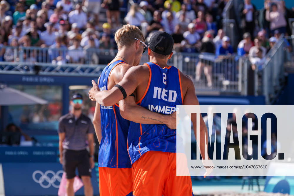 2024-07-28 Beach Volleybal - Olympic Games, Olympische Spiele, Olympia, OS Paris 2024 - Day 2 PARIS, FRANCE - JULY 28: Matthew Immers of the Netherlands celebrates with Steven van de Velde competing in the Men s Preliminary Phase during Day 2 of Beach Volleybal - Olympic Games Paris 2024 at Eiffel Tower Stadium on July 28, 2024 in Paris, France. (Photo by Joris Verwijst BSR Agency) Paris France Content not available for redistribution in The Netherlands directly or indirectly through any third parties.