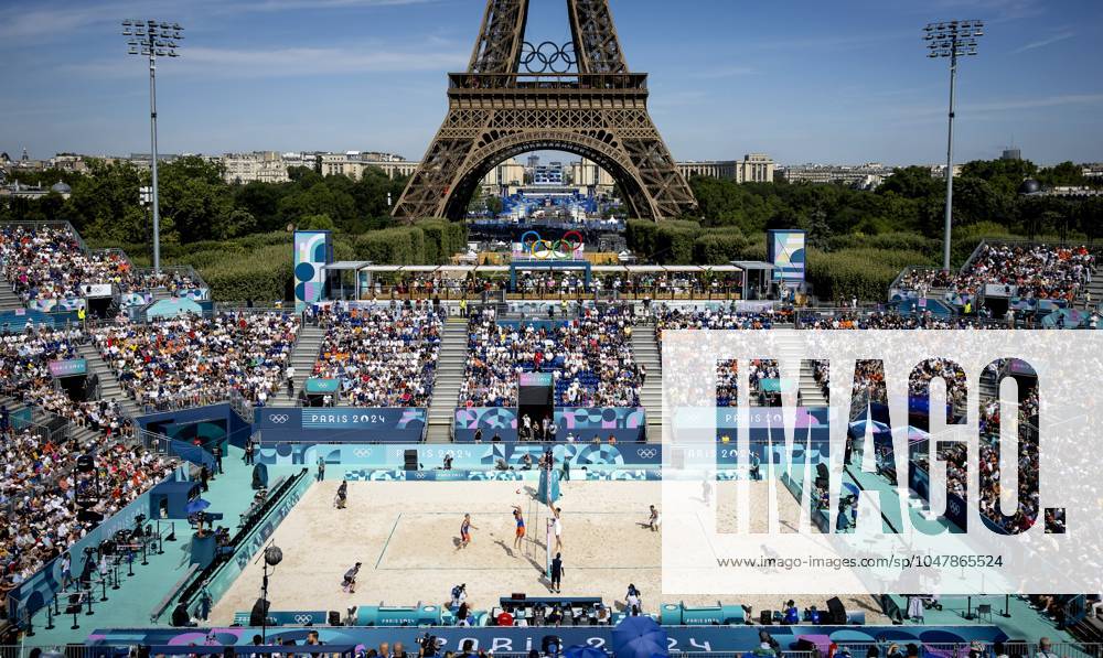 PARIS - Steven van de Velde and Matthew Immers in action against Alex Ranghieri and Adrian Ignacio Carambula Raurich during the men s Beach volleyball, Beachvolleyball group match between the Netherlands and Italy during the Olympic Games, Olympische Spiele, Olympia, OS in France. ANP KOEN VAN WEEL ANPxSportx IVx 504424054 originalFilename: 504424054