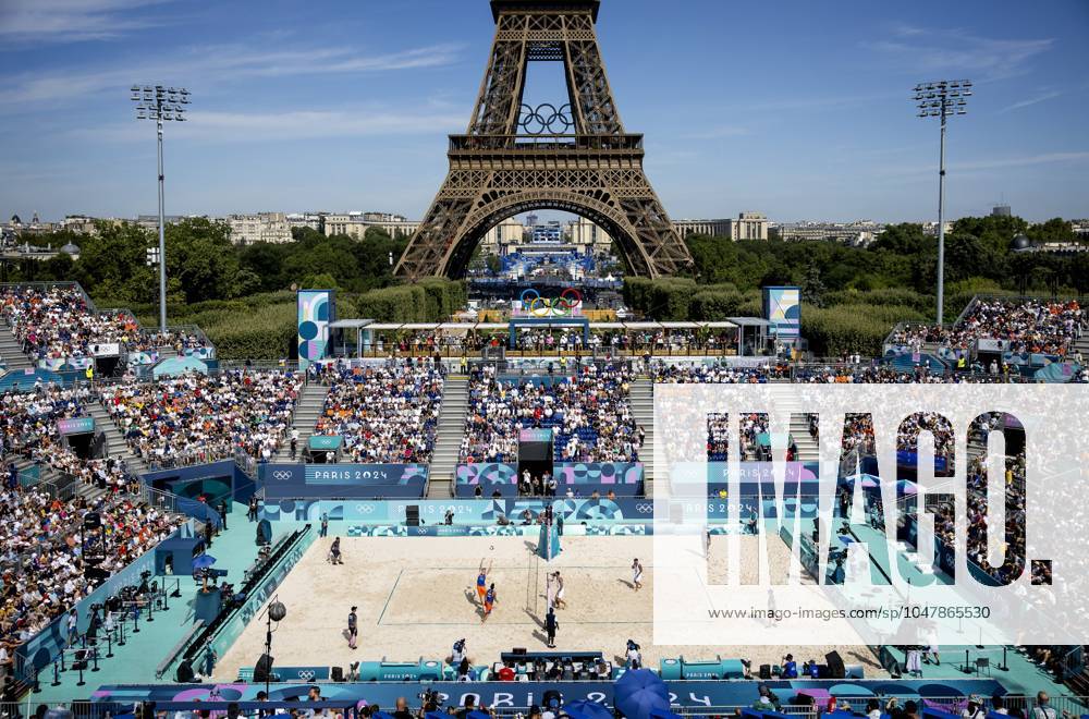 PARIS - Steven van de Velde and Matthew Immers in action against Alex Ranghieri and Adrian Ignacio Carambula Raurich during the men s Beach volleyball, Beachvolleyball group match between the Netherlands and Italy during the Olympic Games, Olympische Spiele, Olympia, OS in France. ANP KOEN VAN WEEL ANPxSportx IVx 504424063 originalFilename: 504424063